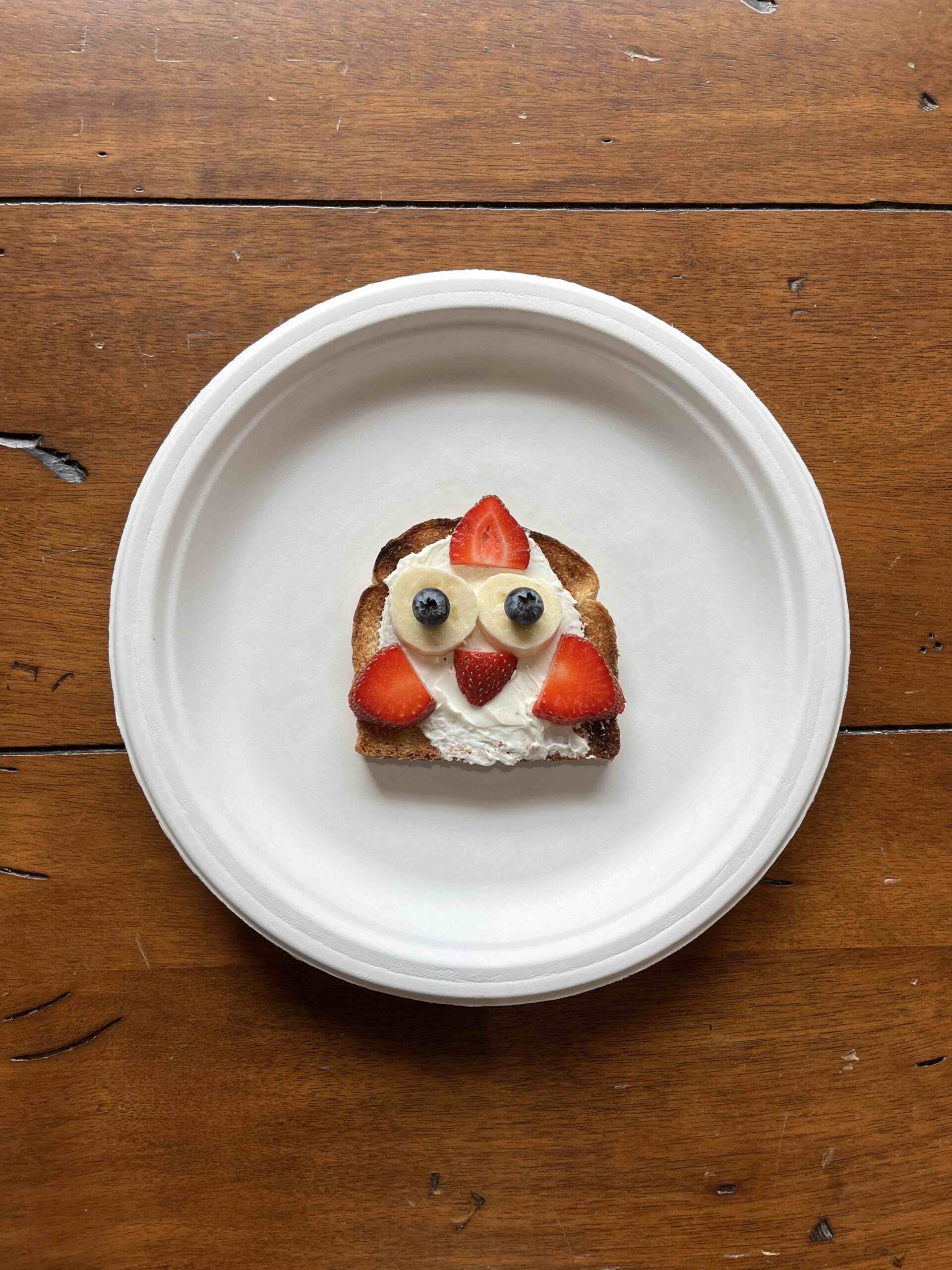 Owl toast made with cream cheese, bananas, strawberries and blue berries